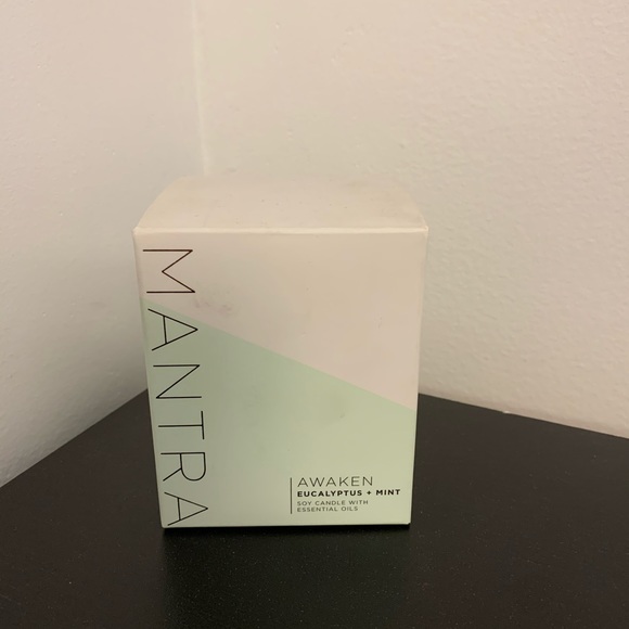 1️⃣0️⃣ w/Purchase: Soy Candle with Essential Oils - Picture 2 of 4